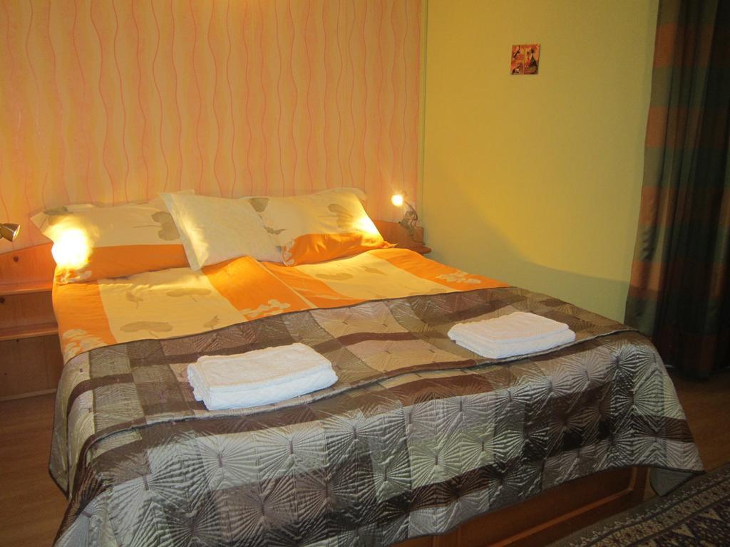 Guest House Bankya Bagian luar foto