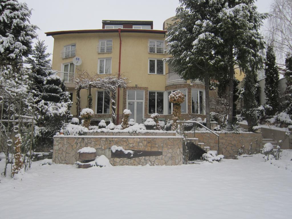 Guest House Bankya Bagian luar foto