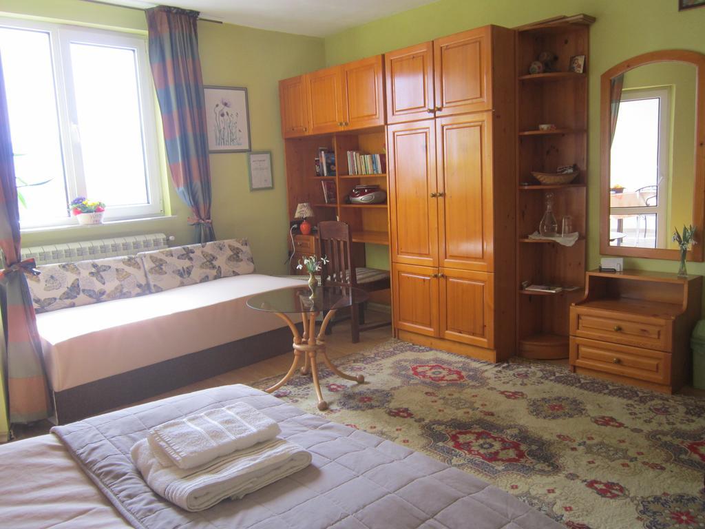 Guest House Bankya Bagian luar foto